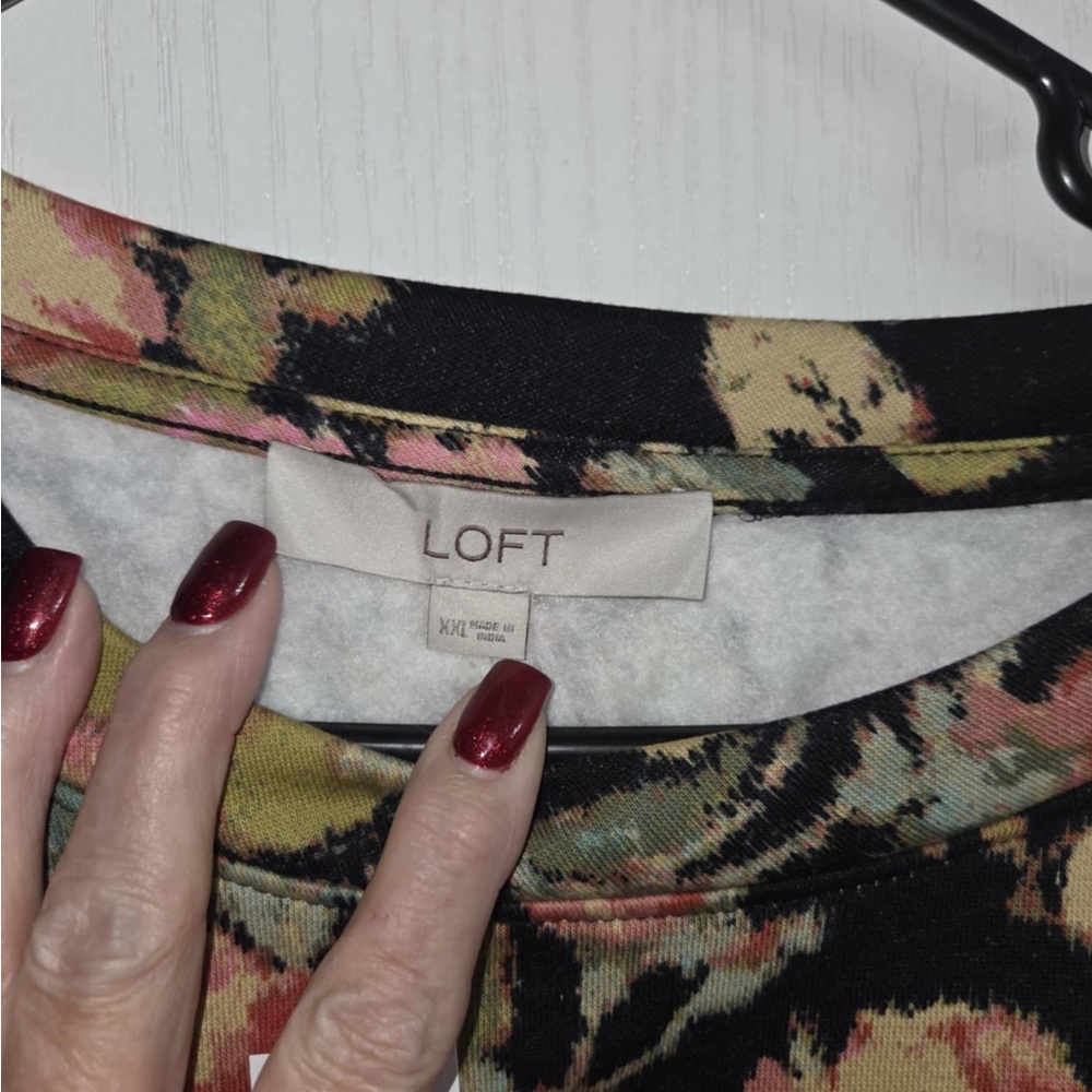 Loft Women’s Black Floral Sweatshirt NWT Sz XXL. D-1101 - Picture 3 of 4